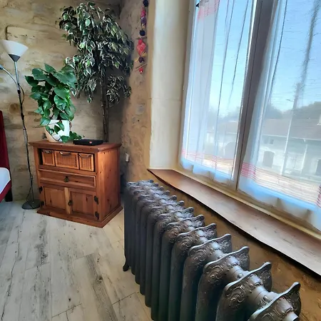 Apartamento Avec Bar Et Four à Pizza Etreval